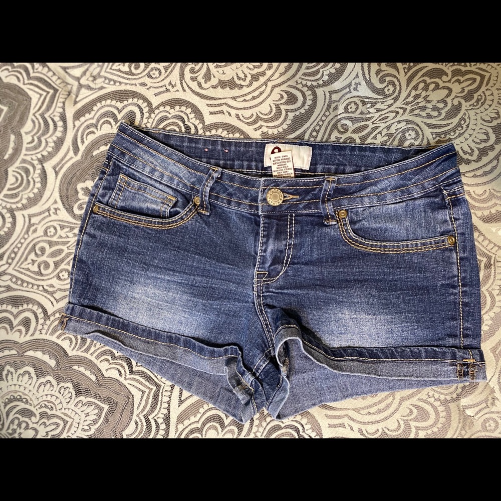Juniors SO denim shorts
